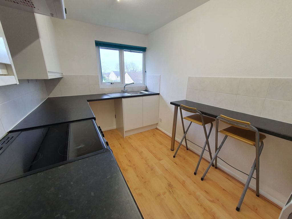 Property photo 2 of 7 Kitchen