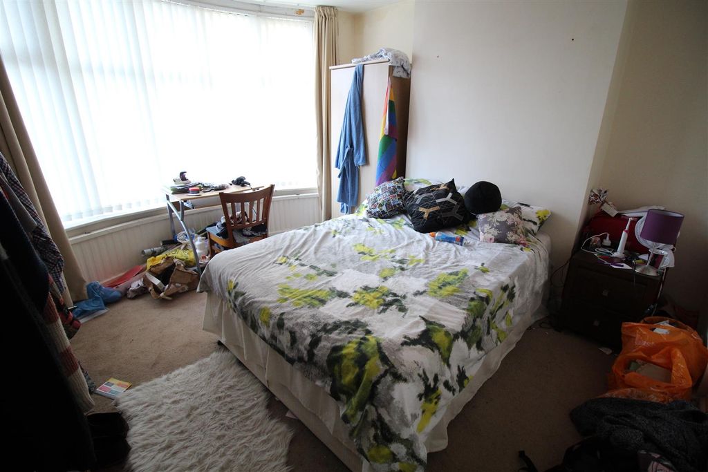 Property photo 2 of 8 Bedroom 1