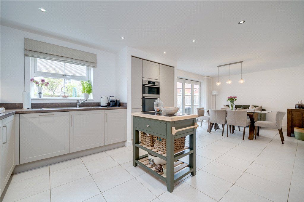 Property photo 2 of 19 Dining Kitchen
