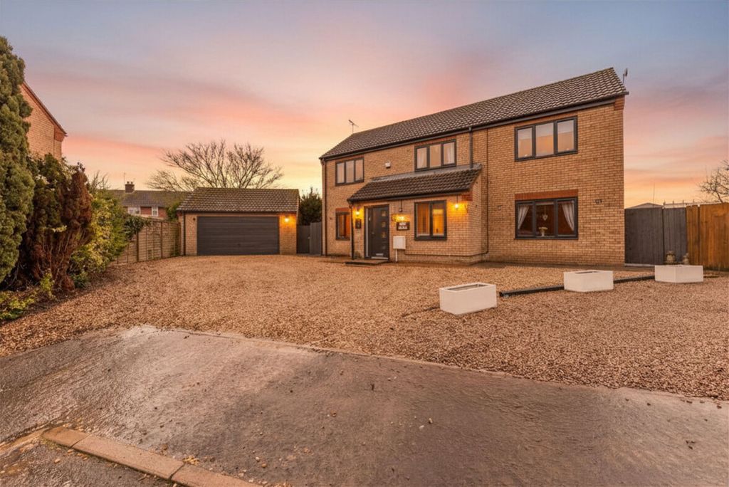 Property photo 1 of 28