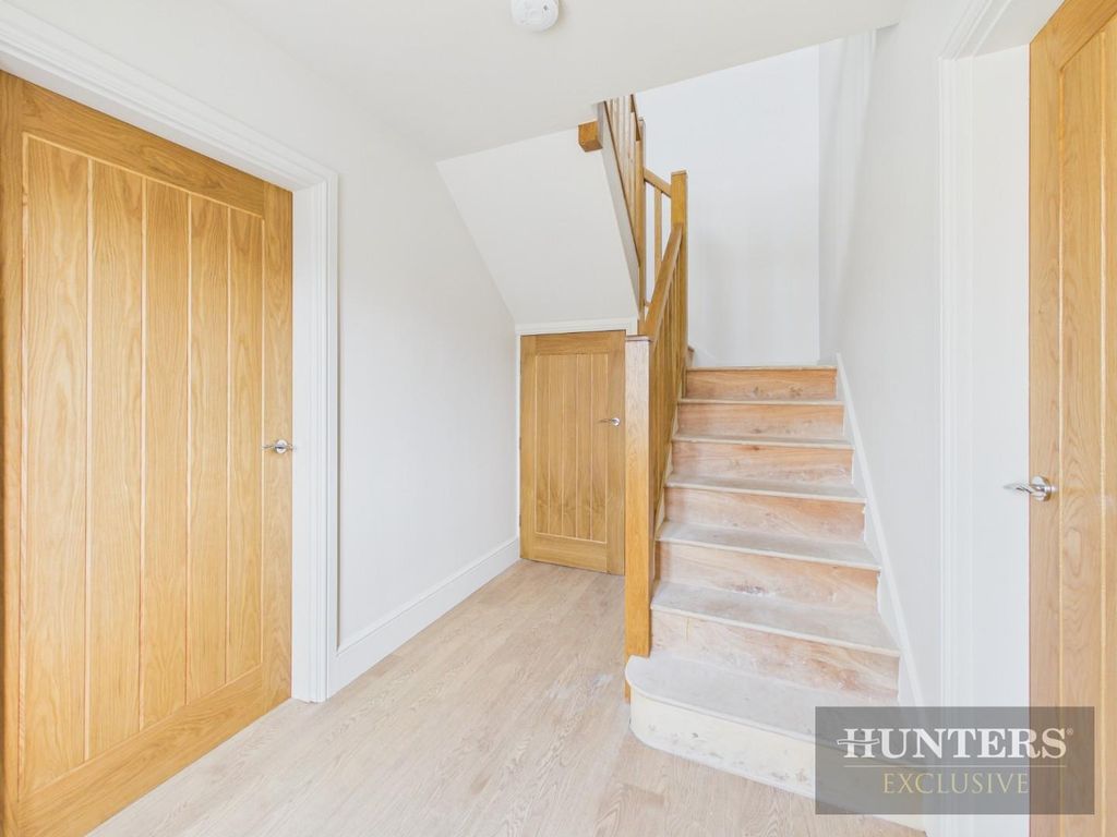 Property photo 2 of 19 Cam05316G0-Pr0351-Still001.Jpg