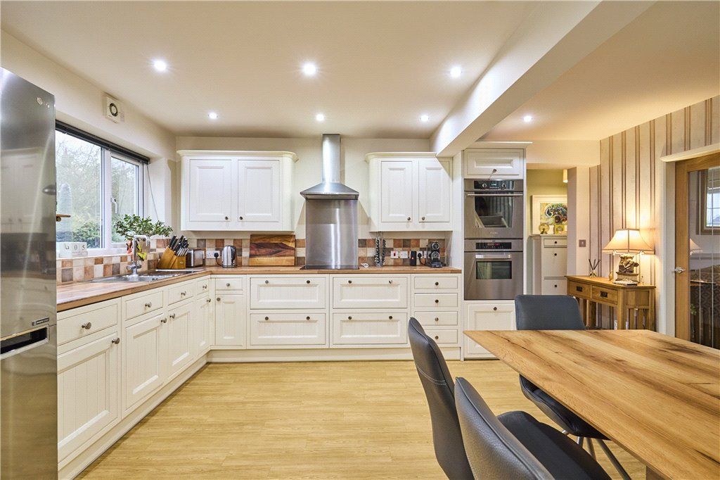 Property photo 2 of 19 Dining Kitchen