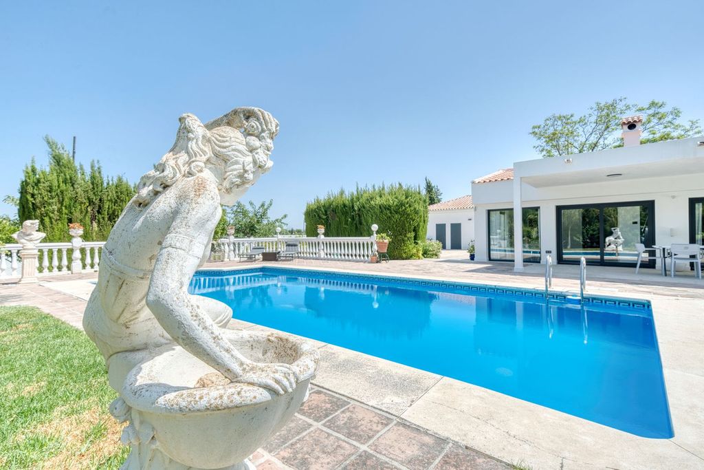 Property photo 1 of 40