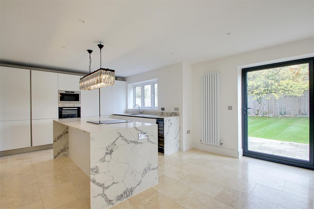 Property photo 2 of 21