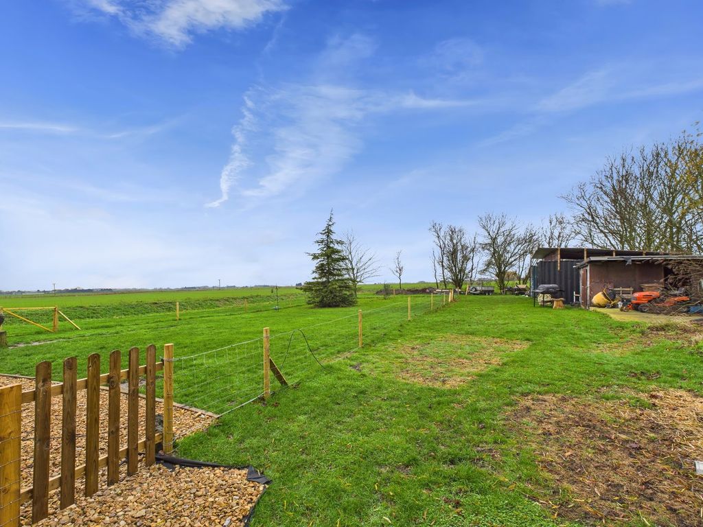 Property photo 3 of 37