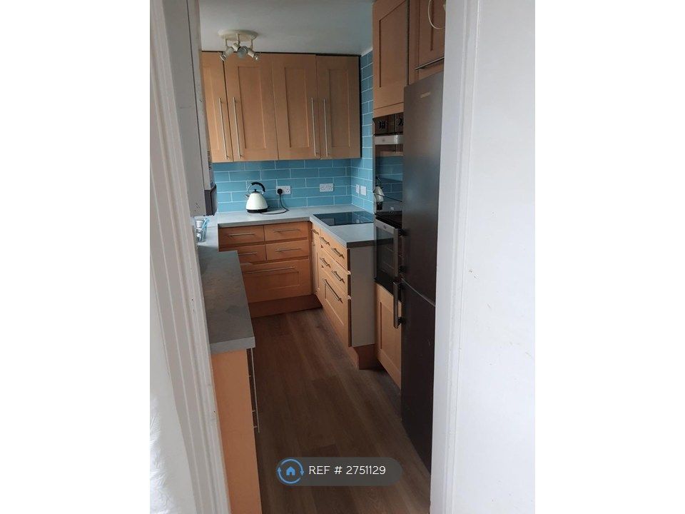 Property photo 2 of 11 Kitchen.