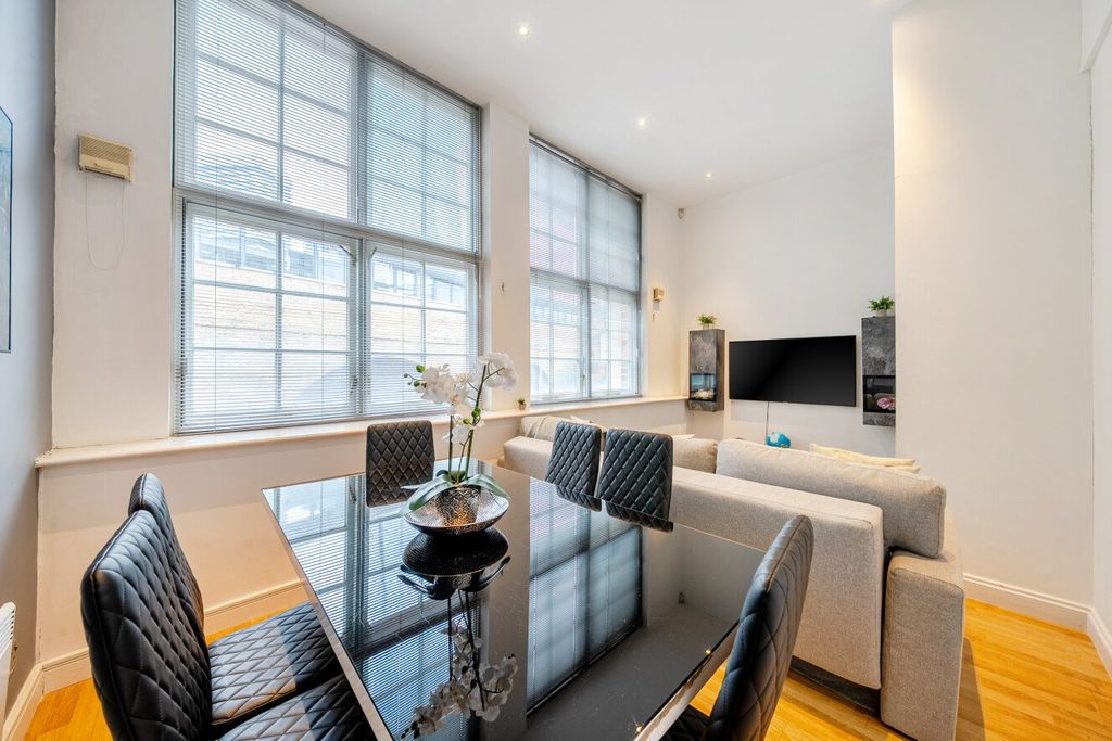 Property photo 2 of 33 Picture No. 30