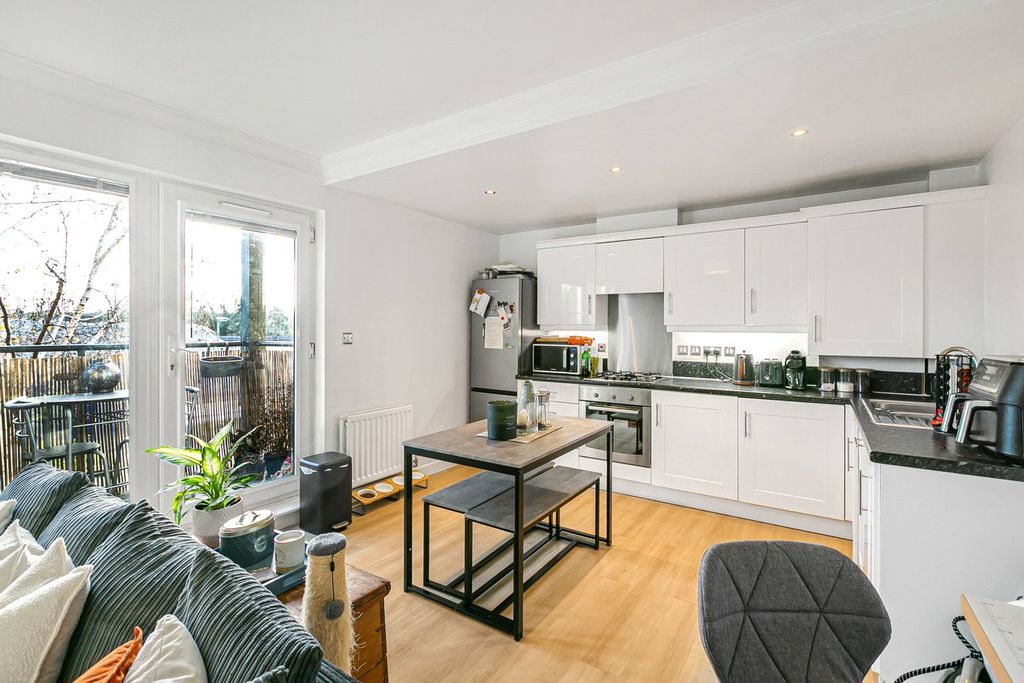 Property photo 2 of 8 Reception/Kitchen