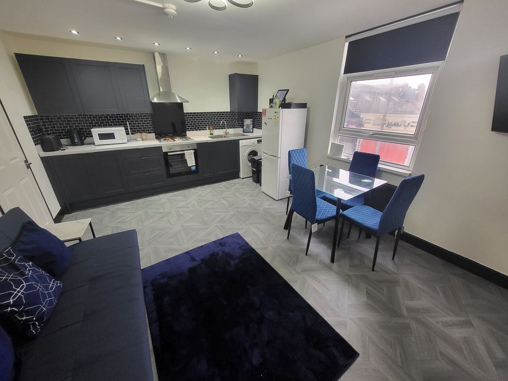 Property photo 3 of 8 Gallery