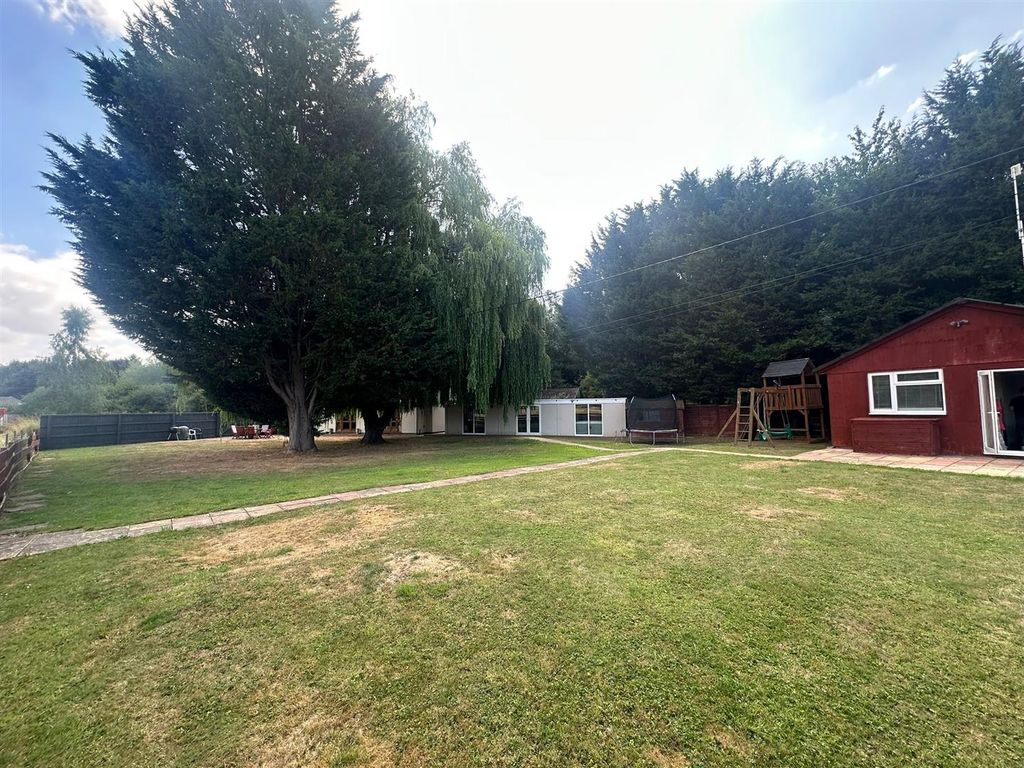 Property photo 3 of 23 B3Bea08c-E7c4-49A8-A2A1-d954c0c2181F.Jpeg