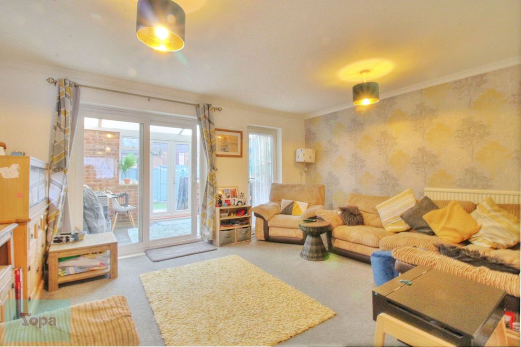Property photo 2 of 21 222275d1-Lounge2