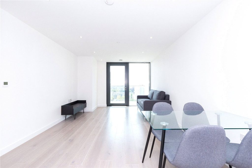 Property photo 3 of 16 Reception