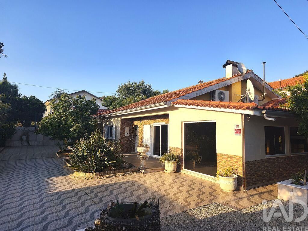 Property photo 1 of 40