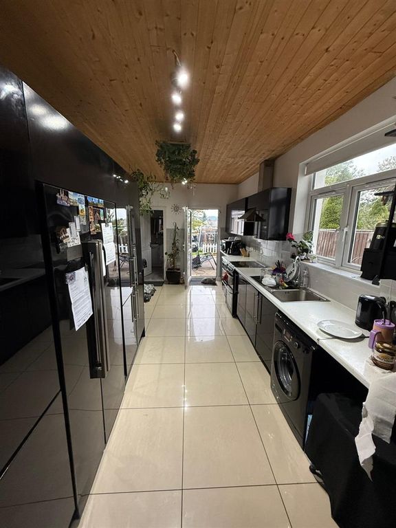 Property photo 2 of 5 Kitchen .Jpeg