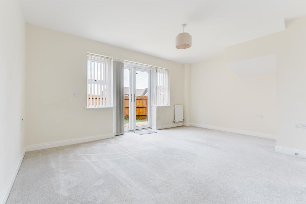 Property photo 2 of 23 71 London Road, Corby (5 Of 21).Jpg