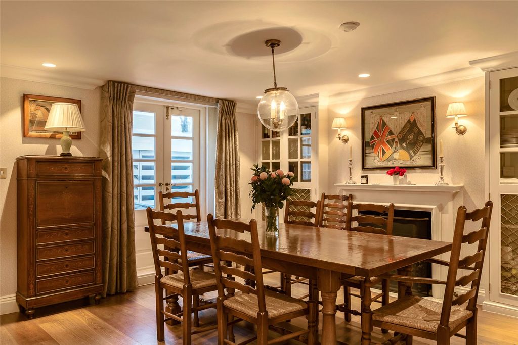 Property photo 3 of 11 Dining Room