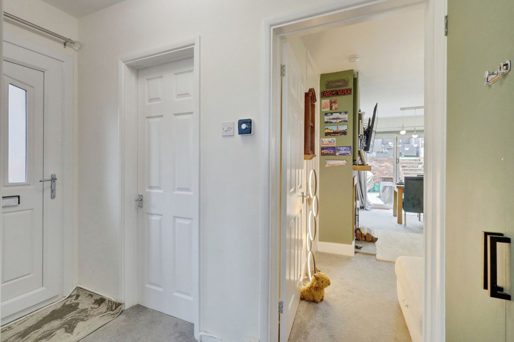 Property photo 2 of 20