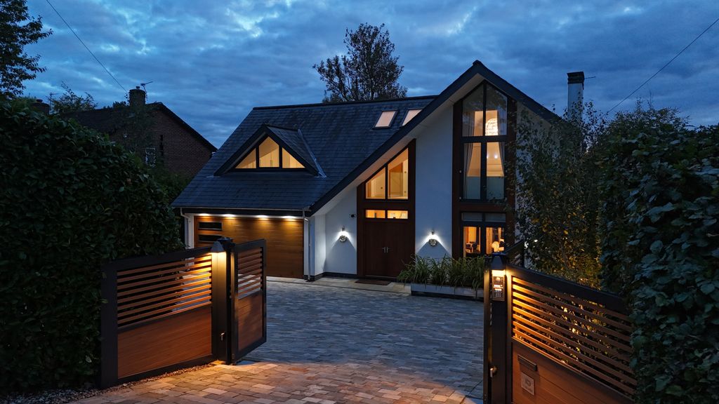 Property photo 1 of 37 White Lodge, Prestbury, Cheshire Sk10 4Hu