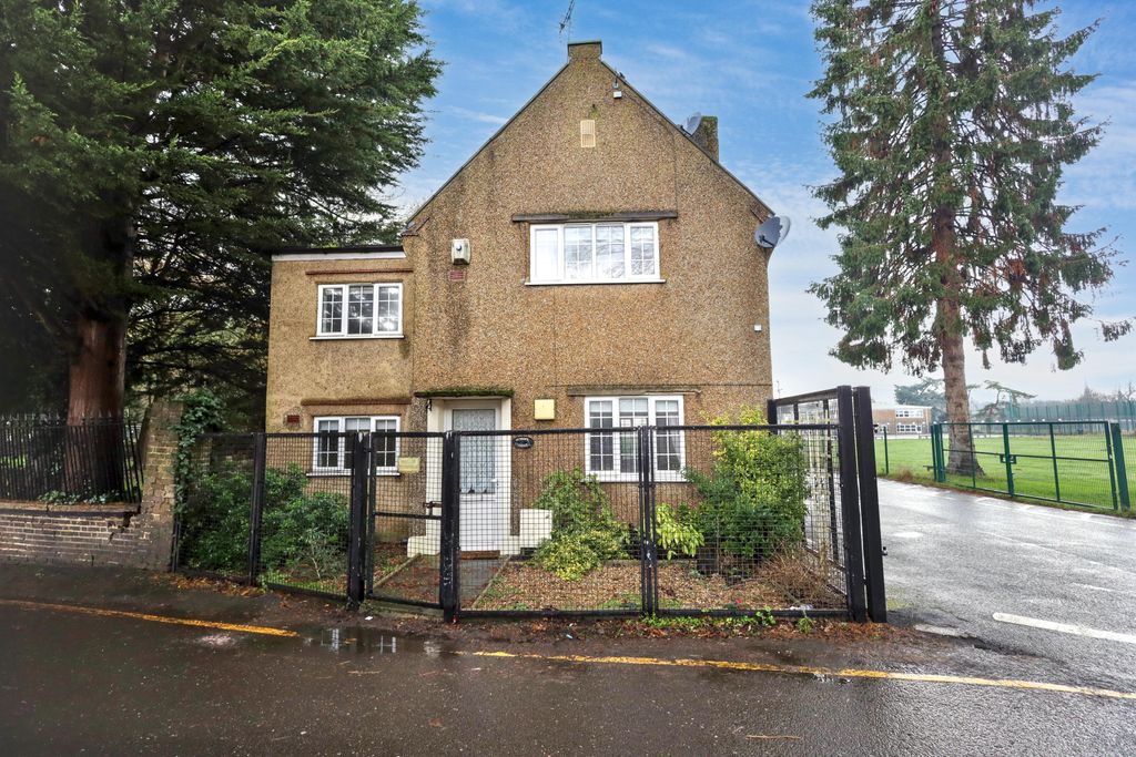 Property photo 1 of 19 Church Cottage, 15 Church Lane, En1 3Ej