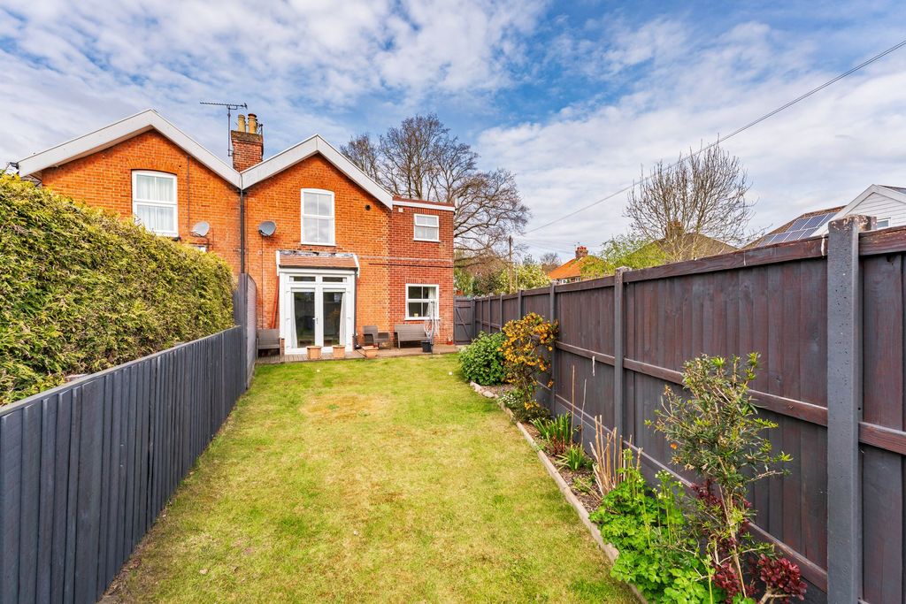 Property photo 2 of 21
