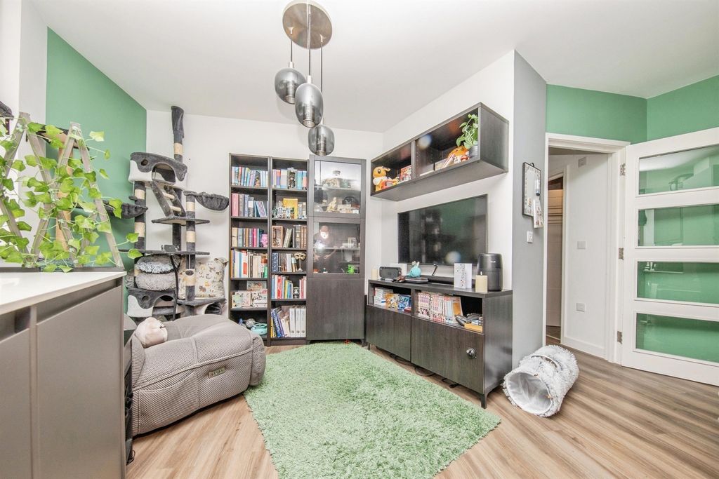Property photo 3 of 11