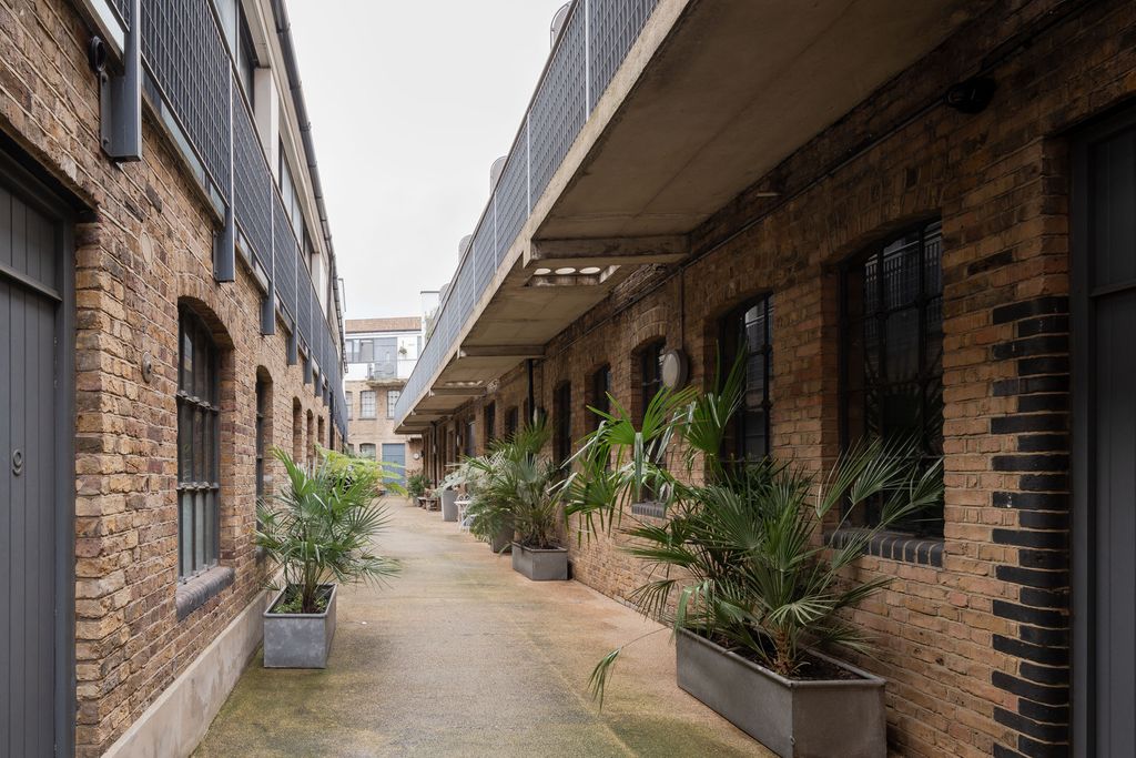 Property photo 2 of 16 328219 - Cyntra Place, Mare Street, London E8 - High Res-00592.Jpg