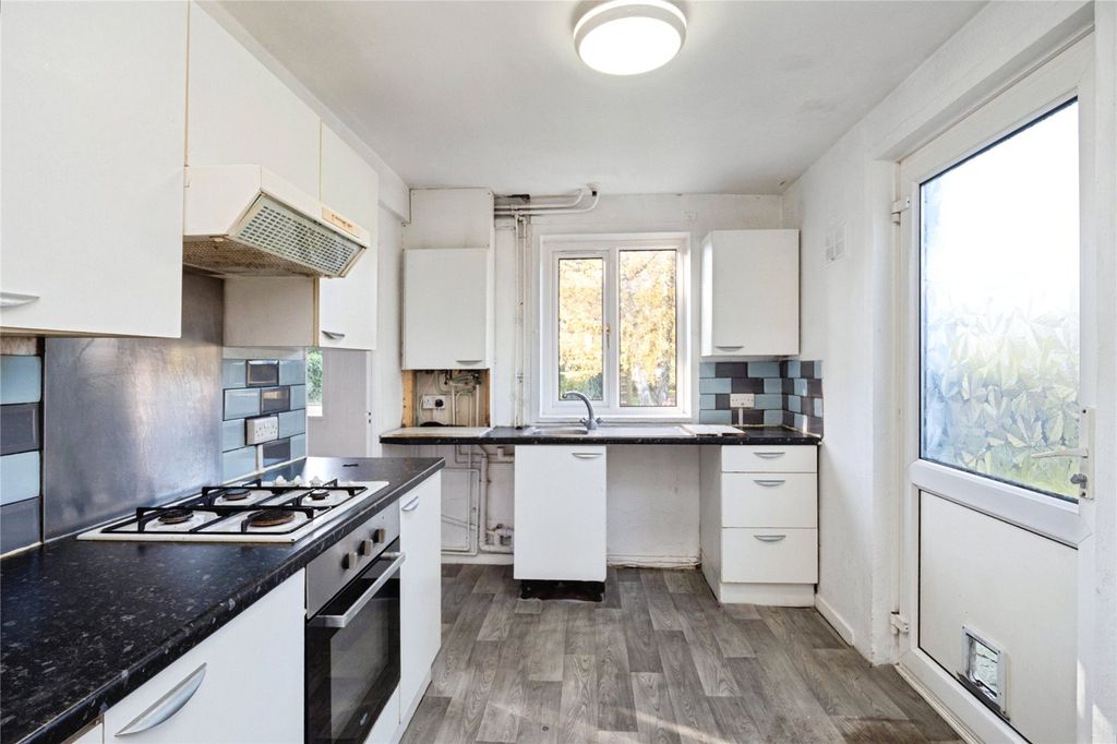 Property photo 3 of 17 Kitchen