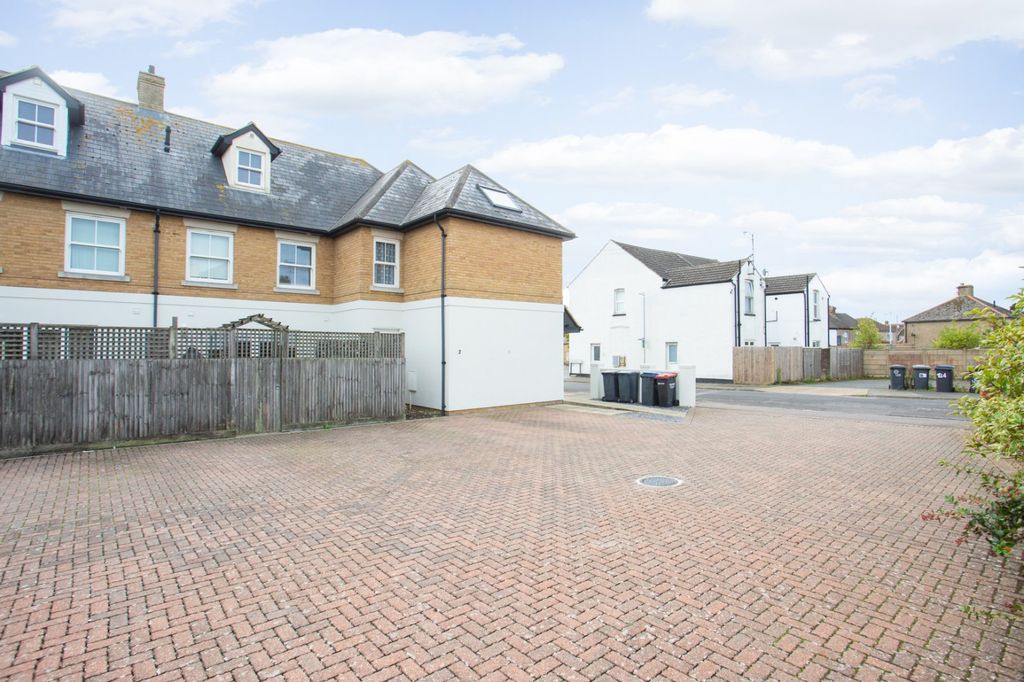 Property photo 3 of 9 Picture 3