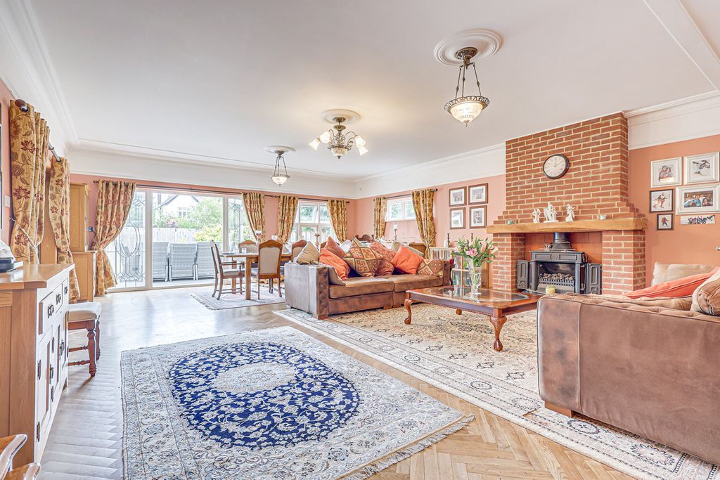 Property photo 3 of 46