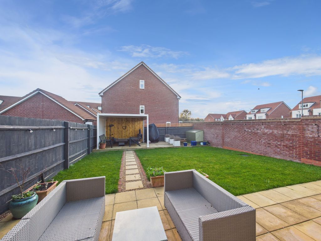 Property photo 3 of 17 Cam01354G0-Pr0633-Still001