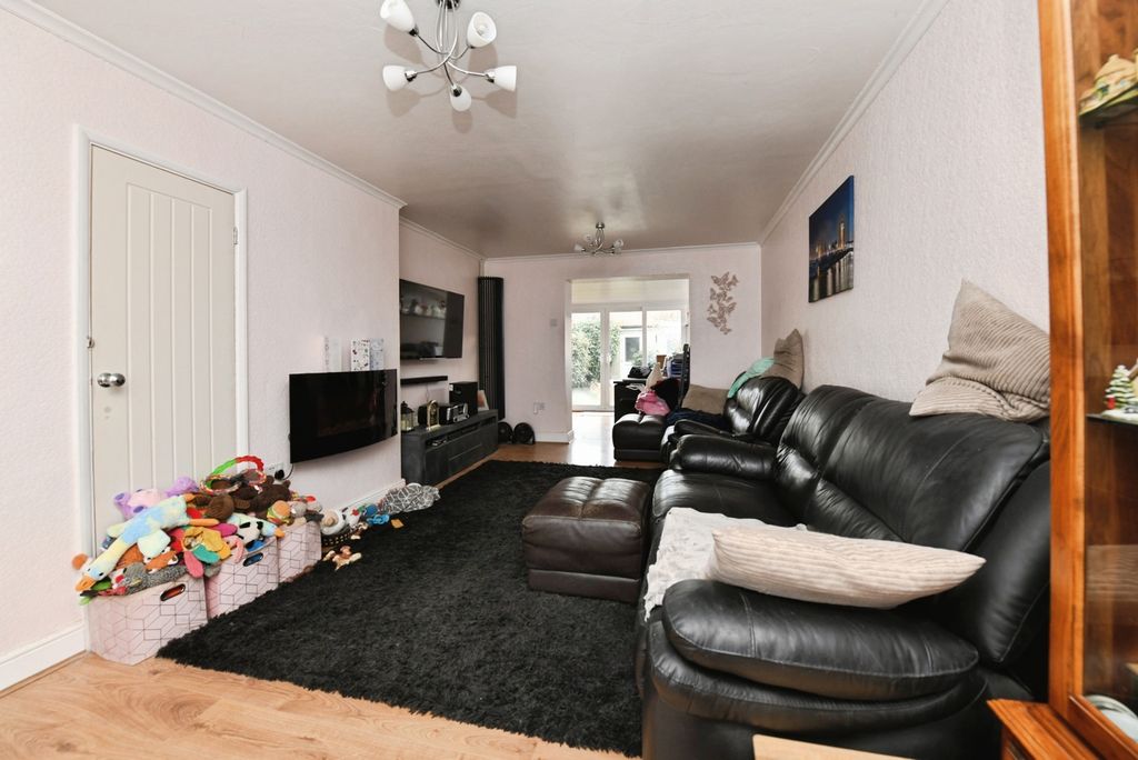 Property photo 2 of 12 Lounge