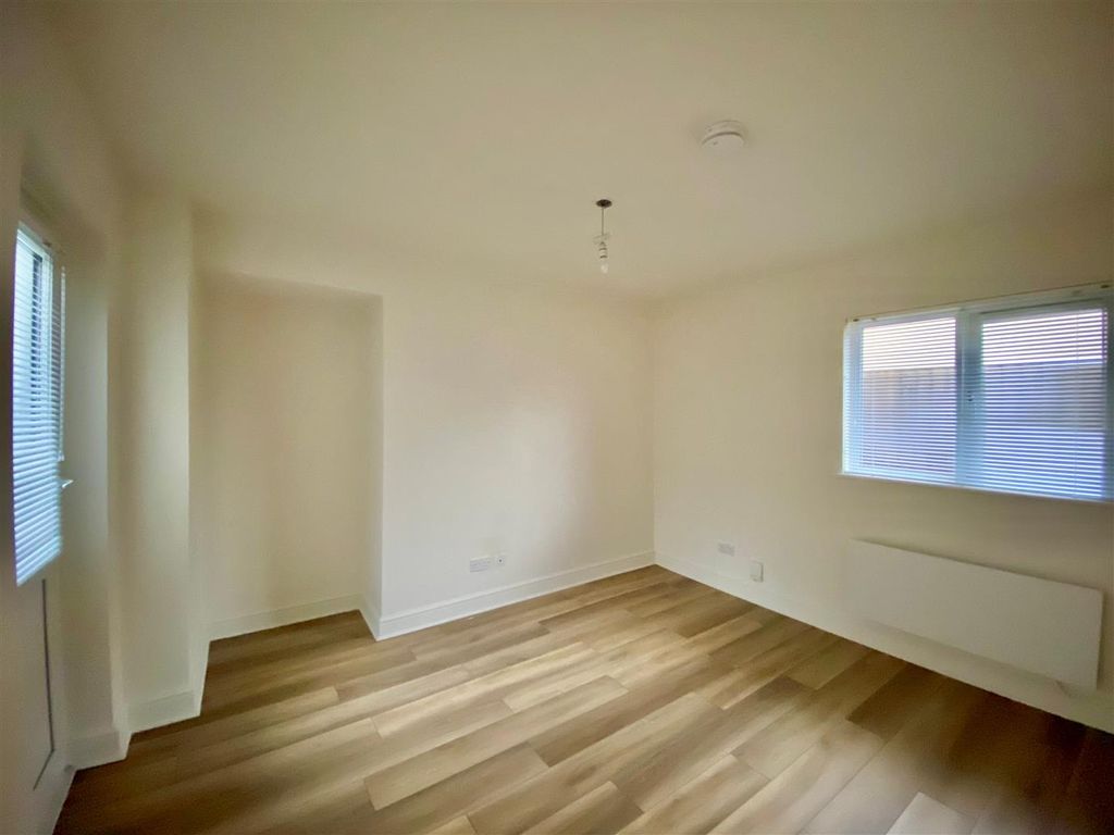 Additional image 8 of 1 bed bungalow to rentPark End Road, Gloucester GL1