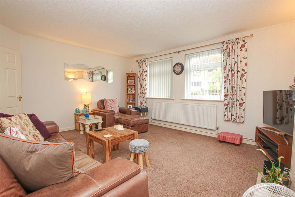 Property photo 3 of 13 Img_8300 Lvg.Jpg