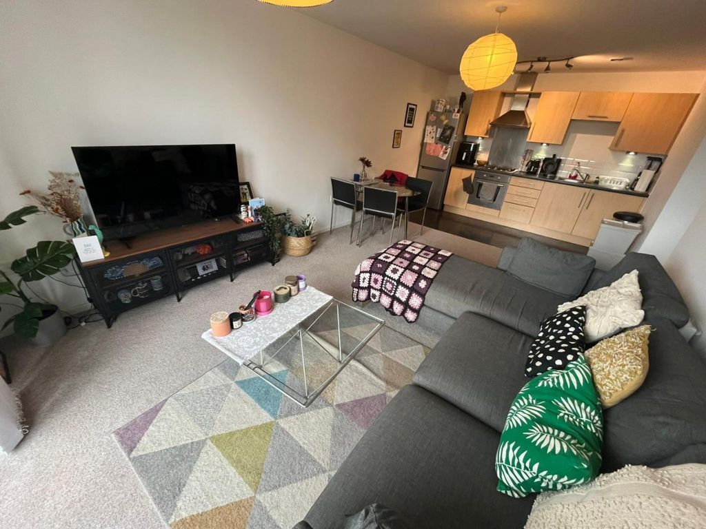 Property photo 3 of 12 Lounge