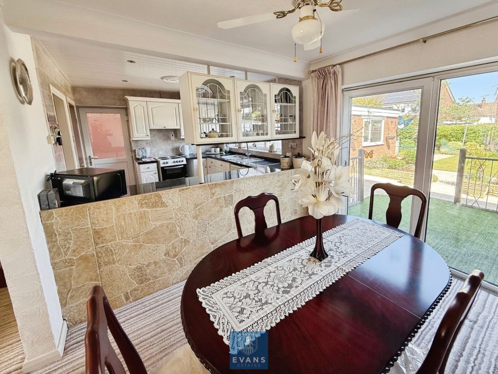 Property photo 3 of 18 Dining Room