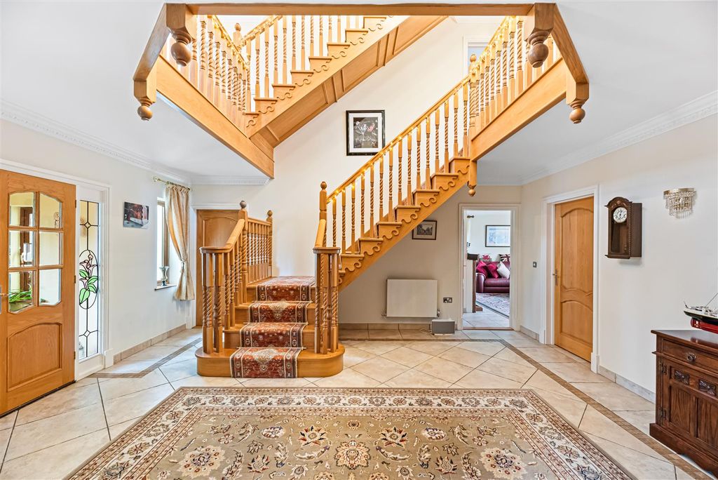 Property photo 2 of 44 Hallway