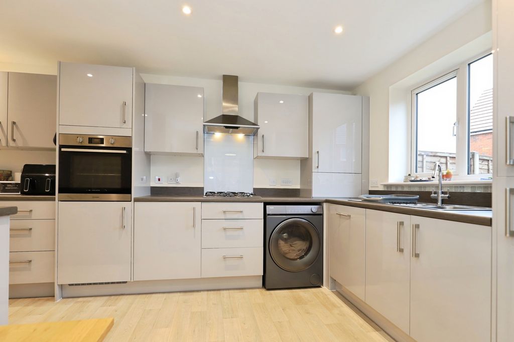 Property photo 2 of 20 Pbox-Img.Jpg