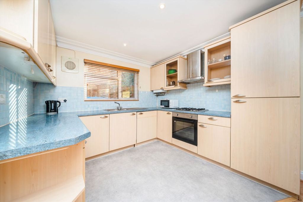 Property photo 3 of 6