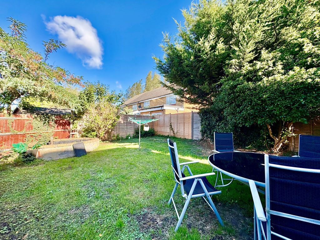 Property photo 3 of 11 Bedroom 1