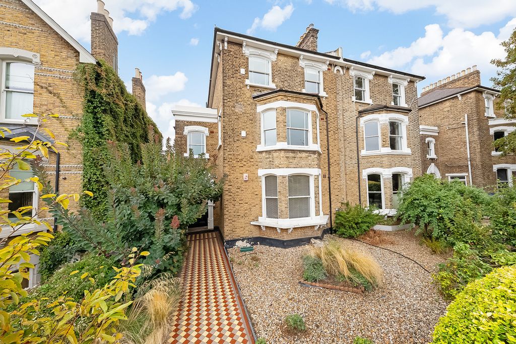 Property photo 1 of 11