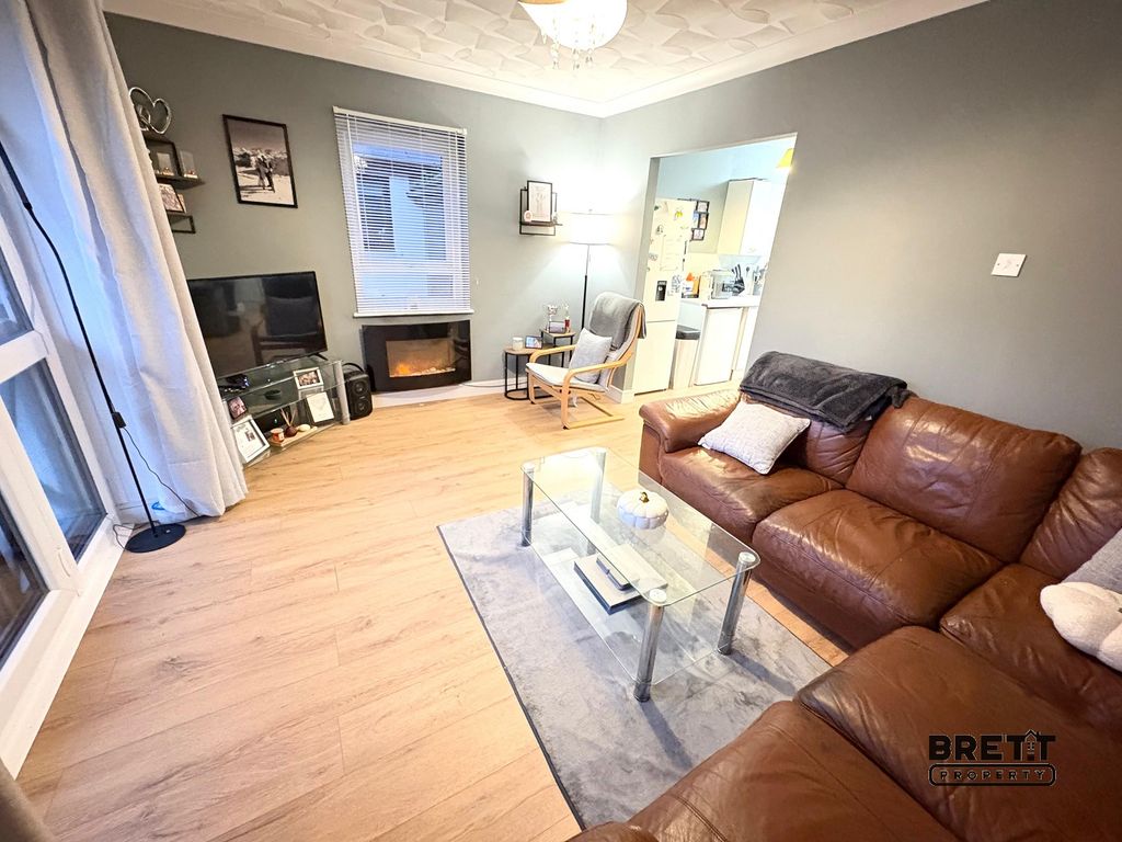 Property photo 2 of 6 Living Room