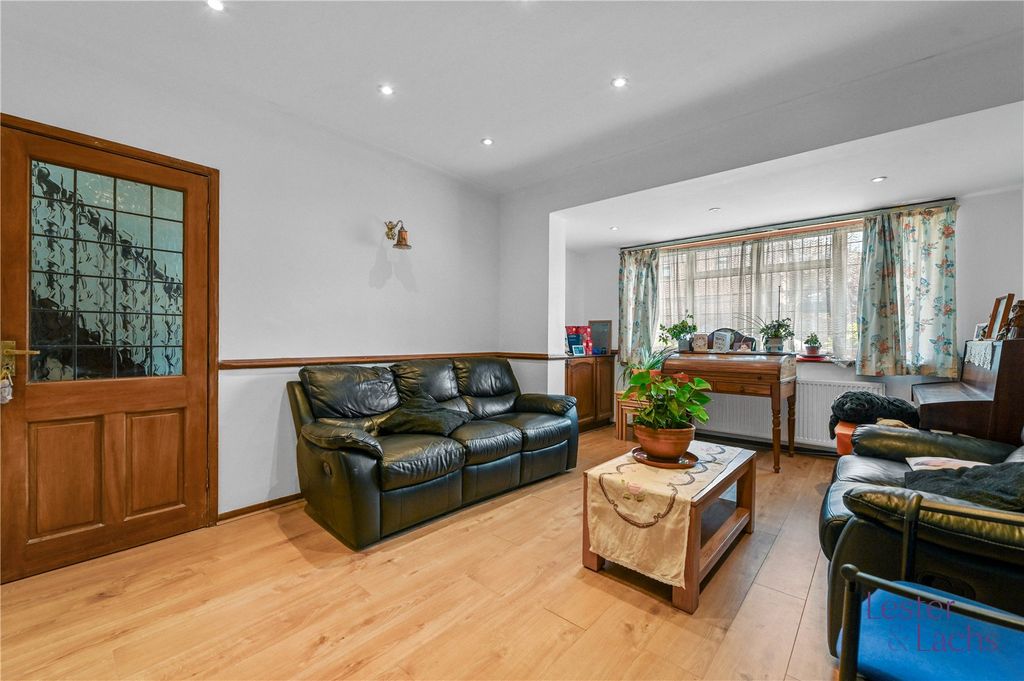 Property photo 3 of 23 Picture No. 12
