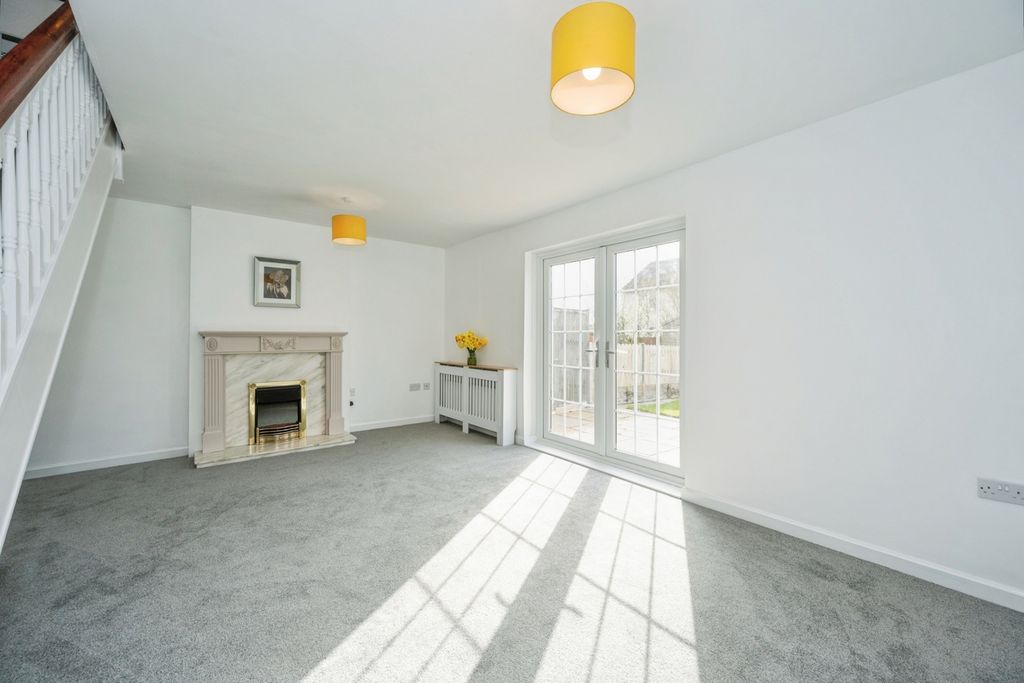 Property photo 3 of 14 Living Room