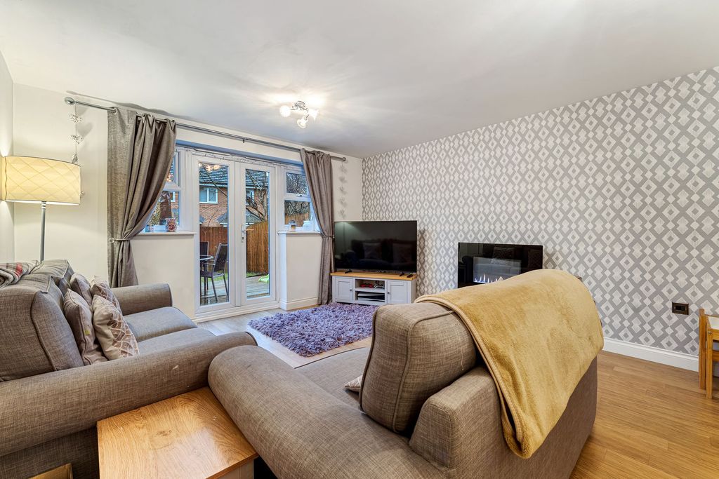 Property photo 2 of 27