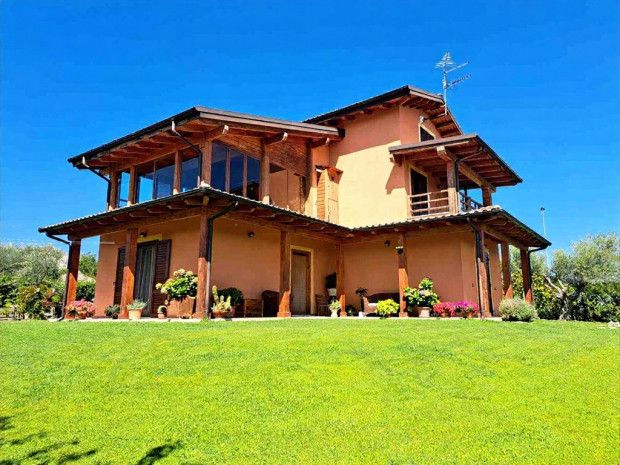 Property photo 1 of 20