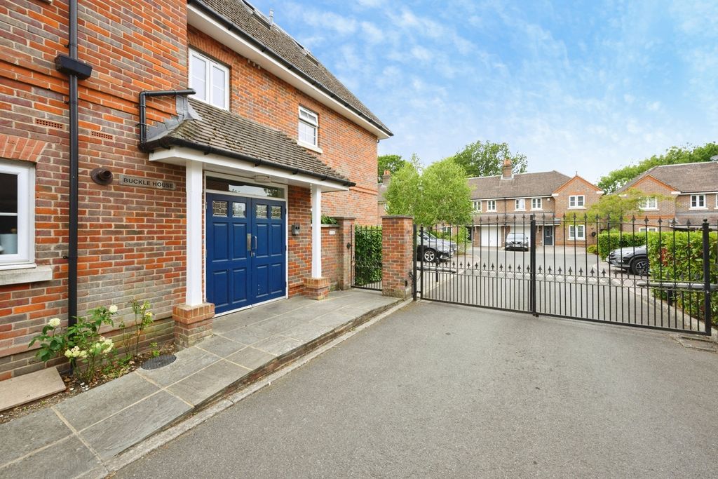 Property photo 1 of 17 Pbox-Img.Jpg