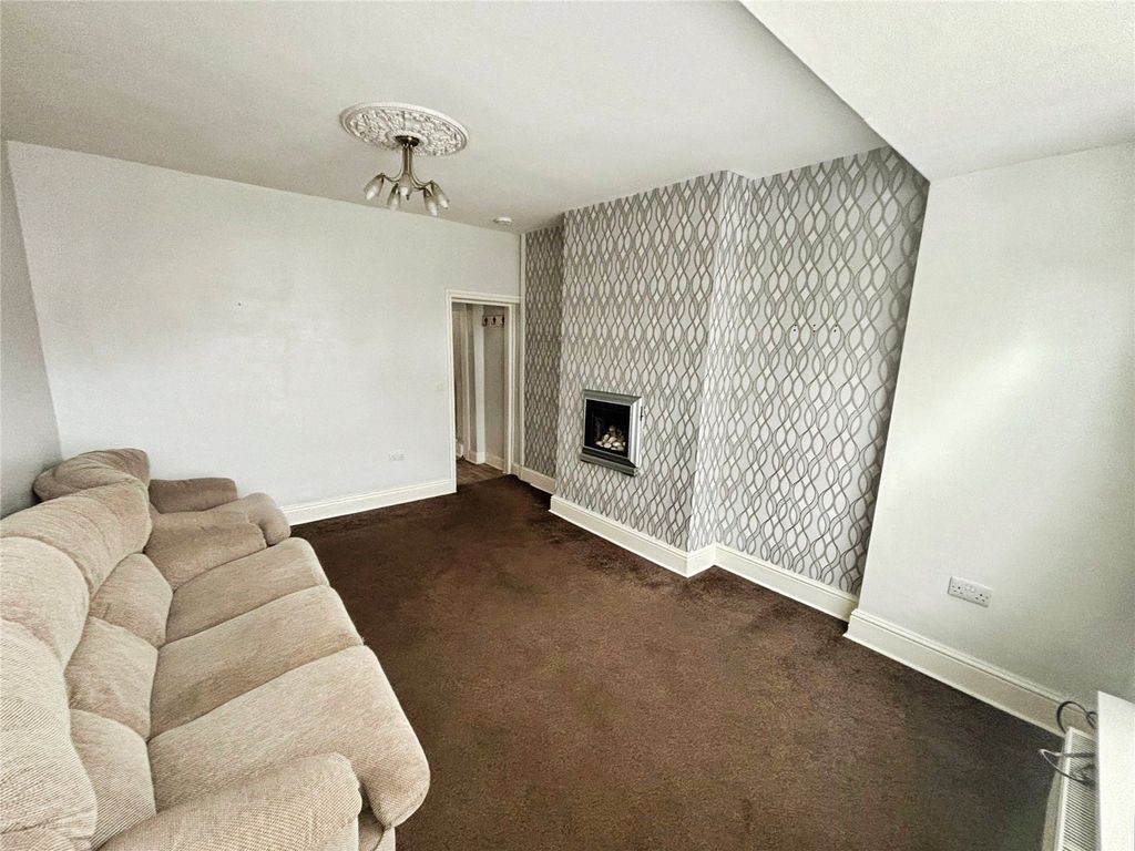 Property photo 3 of 14 Lounge