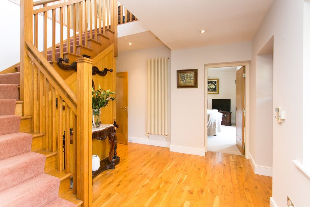 Property photo 3 of 28 Picture No. 37