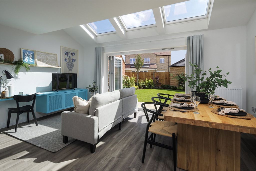 Property photo 1 of 13 Waddesdon