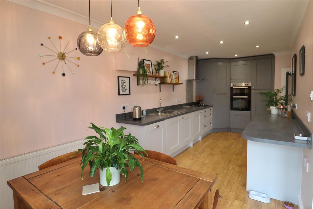 Property photo 2 of 9 1000037598.Jpg